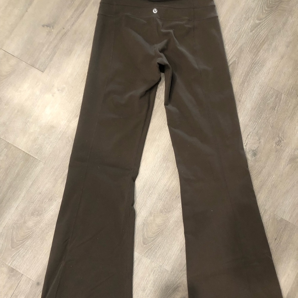 Brown Lululemon flare leggings. Size 6